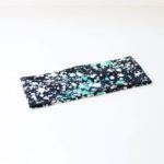 Trak za ušesa - Bež, bele in turkiz packe na črni