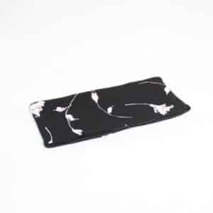 Trak za ušesa podložen, bele rože na črni