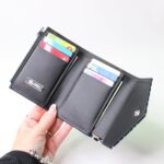 Unikatna ženska denarnica ŠANI- Črna z reliefnim cvetličnim vzorčkom - slika 2