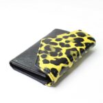 Unikatna ženska denarnica ŠANI- Črna z rumenim gepard vzorčkom - slika 4
