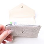 Unikatna ženska denarnica ŠANI- Bež z reliefnim cvetličnim vzorčkom - slika 4