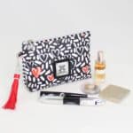 Toaletna torbica Be My Valentine - srčki in črtice na črni