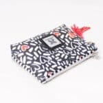 Toaletna torbica Be My Valentine - srčki in črtice na črni - slika 3