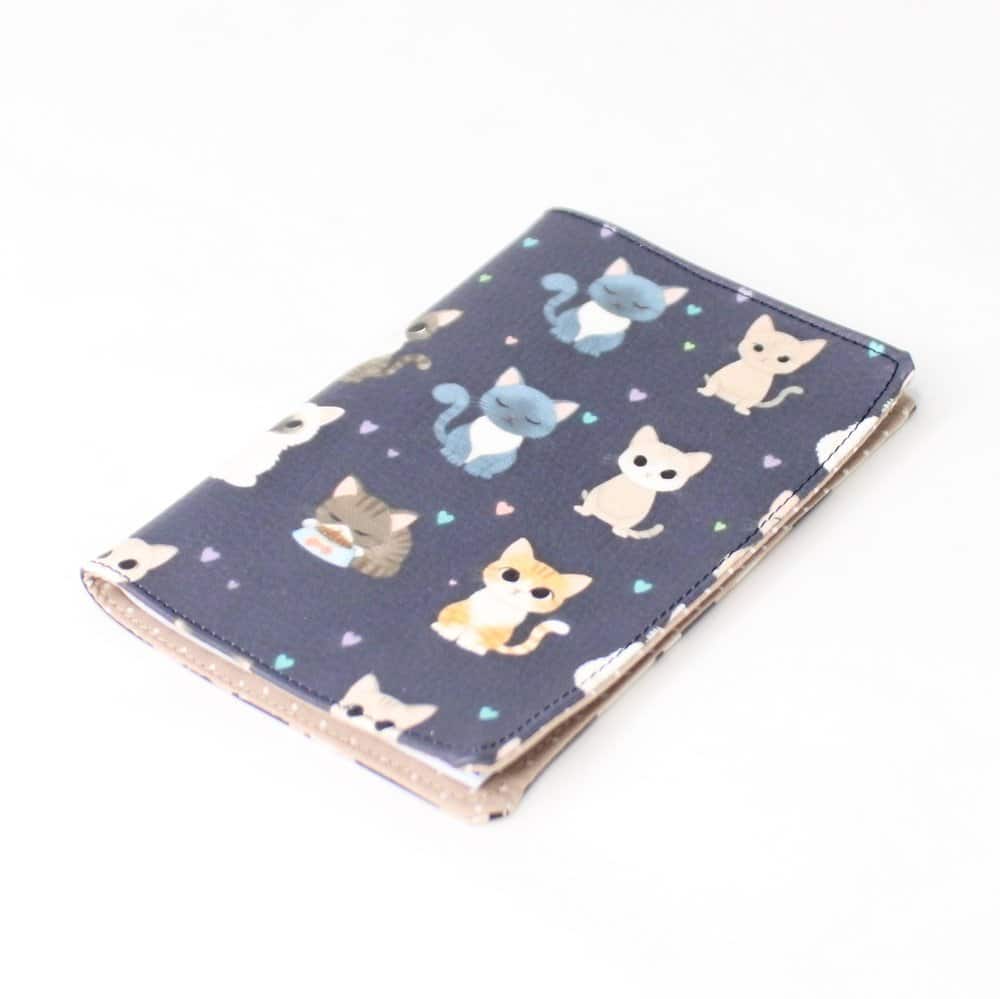 IMG_7011 OVITEK za Potni list za hišne živali, Mucke na temno modri - slika 1