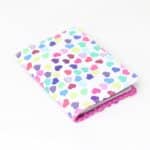 OVITEK za Potni list - Barvni srčki na beli