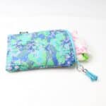 Torbica za higienske vložke - modra s potiskom cvetočih vej - slika 3